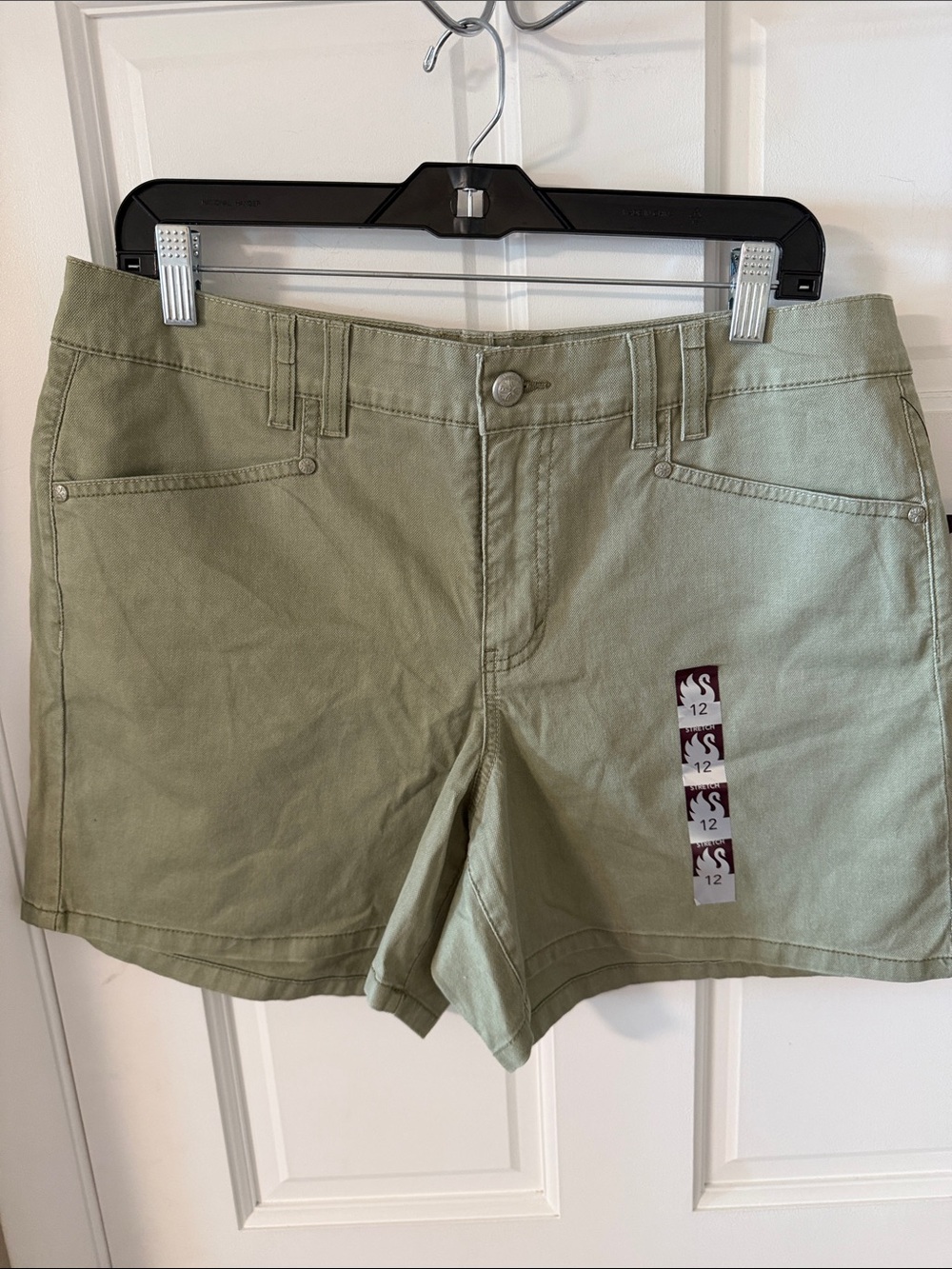 Gloria Vanderbilt Women's Shorts Dill Green 5” inseam Size 12